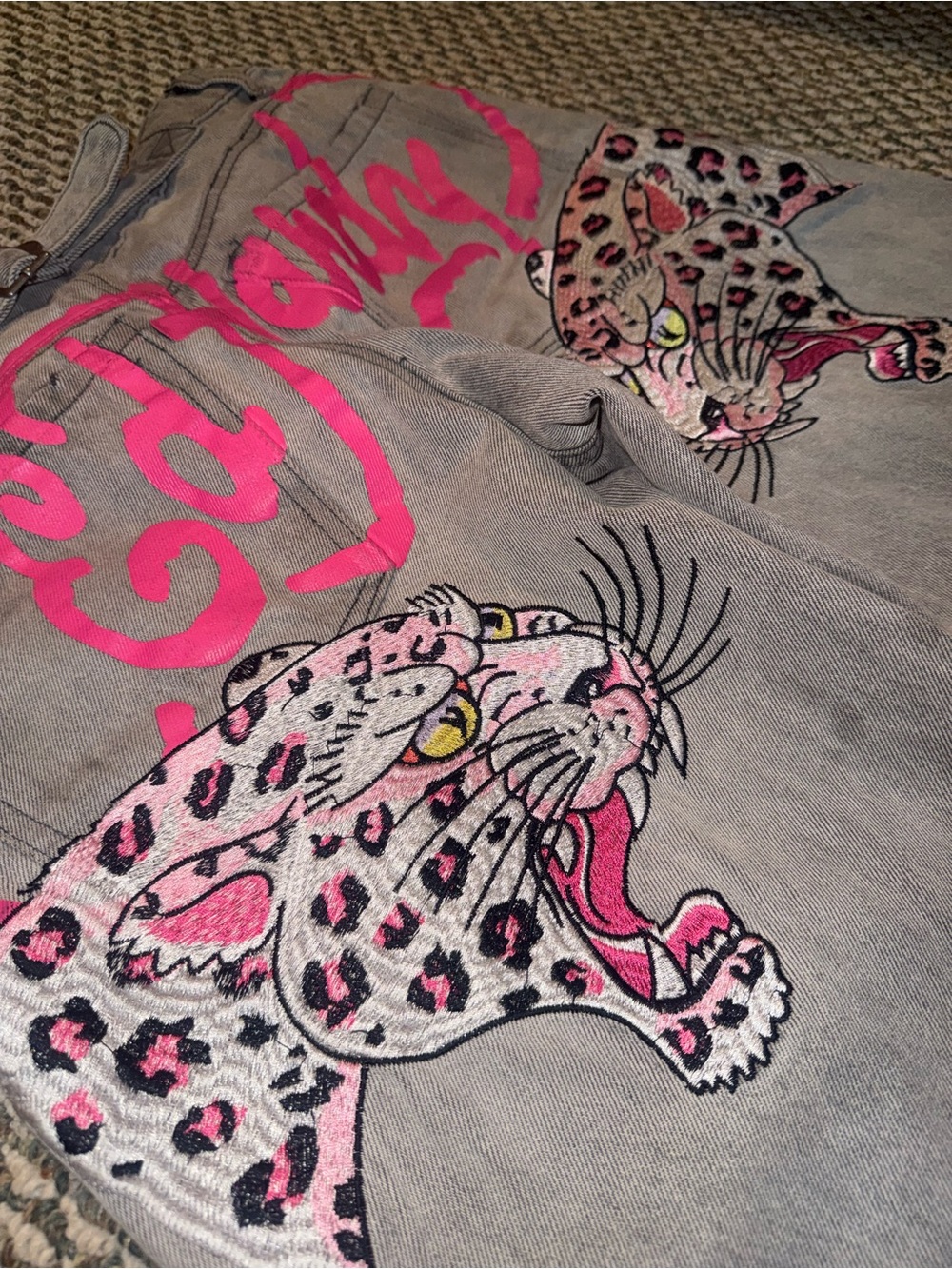 Ed Hardy Women's Gray Jeans with Pink Graphic Leopards SIZE 26 ADJUSTABLE WAIST - Picture 2 of 4